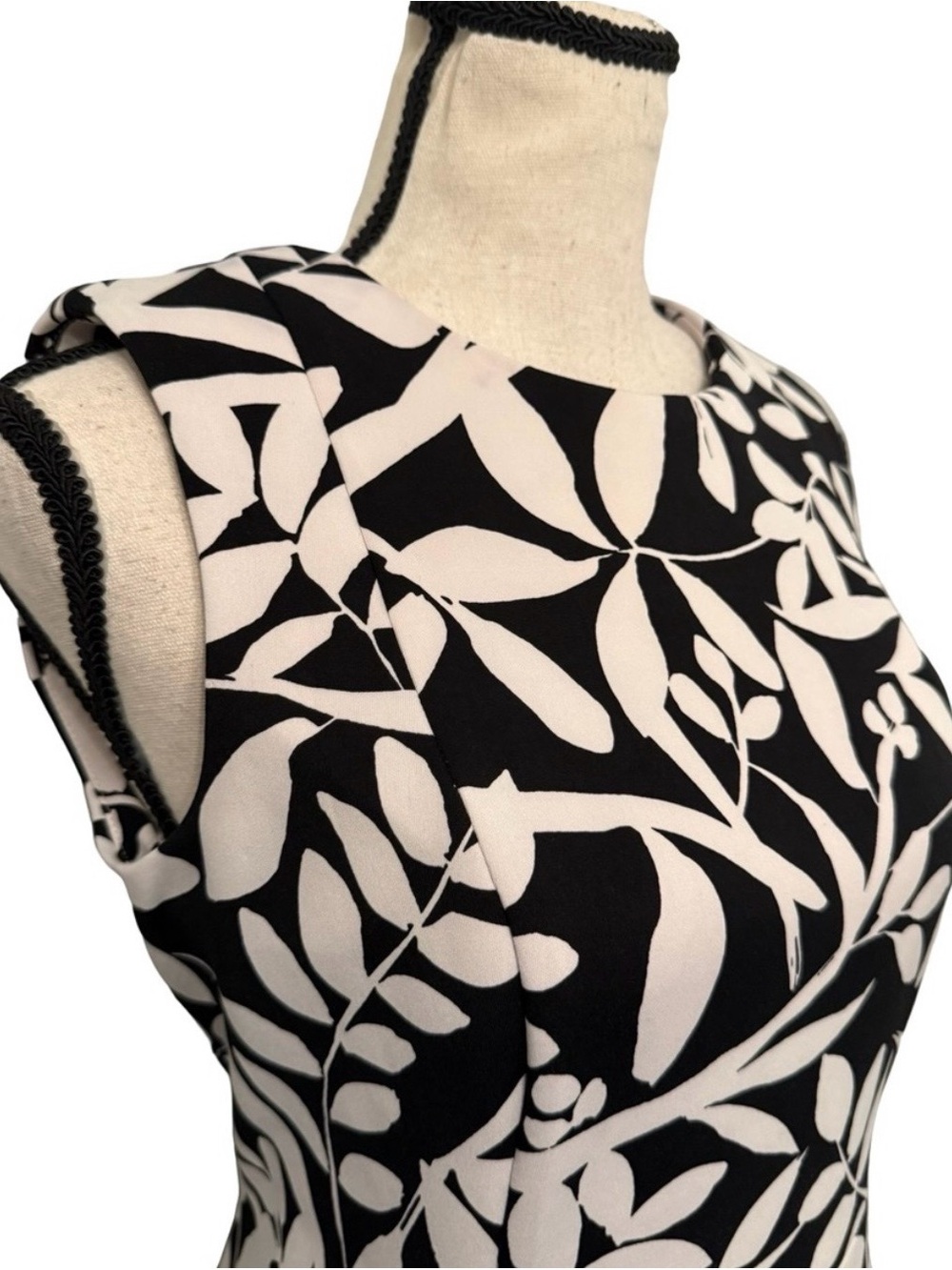 Calvin Klein Black and White Leaf-Print Sleeveless Midi Dress - Picture 5 of 7